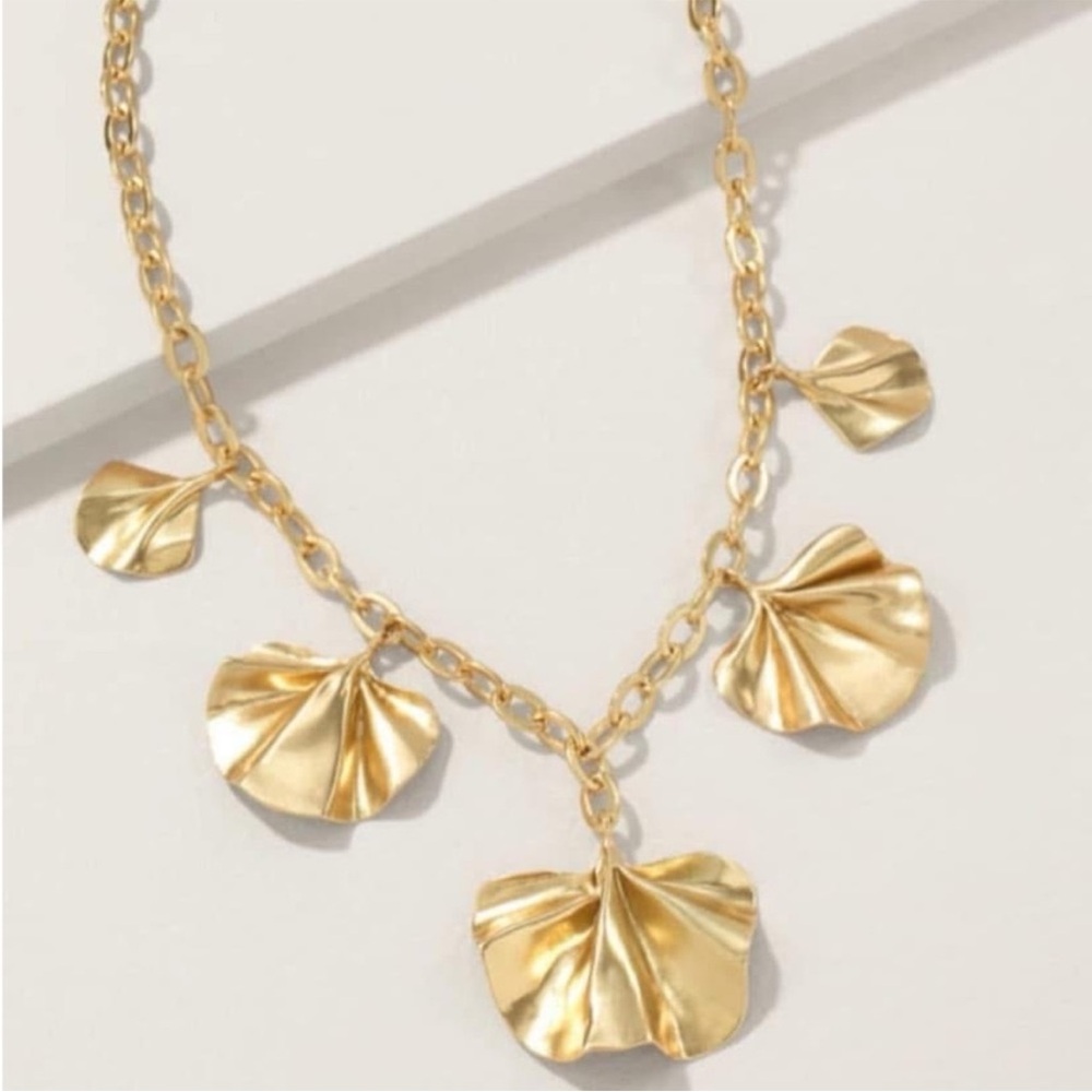 Stella & Dot gold sculptural garden Necklace